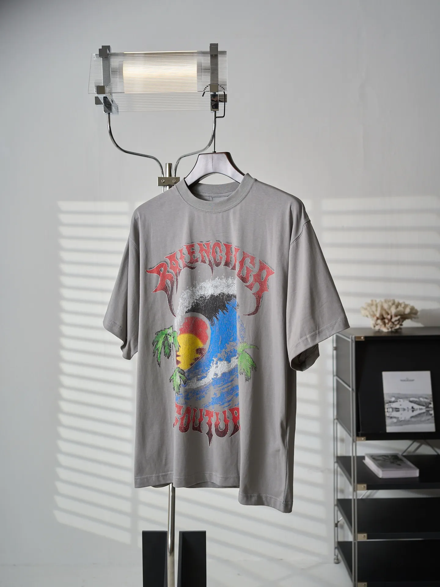 Balenciaga/ T 【In Stock】XS S M L ：24 / 185G ：32 1×1 / 270G 24 ， 。 、 ， ， 。 32 ， ， ， 。 ， ， ， ， ， 。 ， 。 ， 、 ， Retro ， Black、Gray、Pink 。